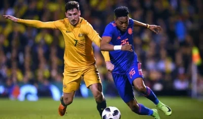 Johan Mojica en acción del partido. 