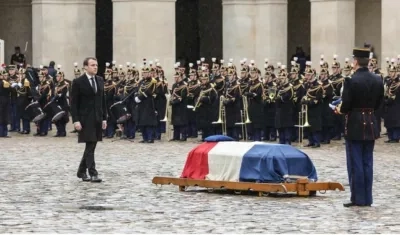 El presidente francés, Emmanuel Macron, durante el homenaje en honor de Arnaud Beltrame.