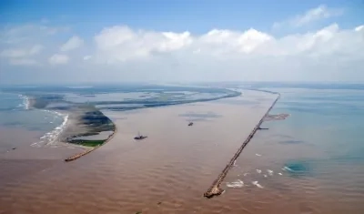 Canal de acceso al río Magdalena.