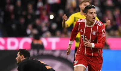 James Rodríguez celebra con su anotación. 