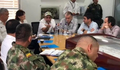 El Alcalde Alejandro Char junto a los Gobernadores del Magdalena y Atlántico, Rosa Cotes y Eduardo Verano; los secretarios de Gobierno, Clemente Fajardo y Guillermo Polo; y las Fuerzas Militares.