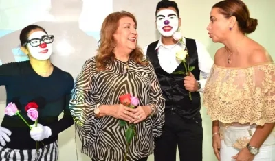 La primera gestora Alba Olaya y la Secretaria de Educación Tulia Mosquera, durante el lanzamiento del programa.