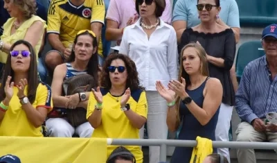 La delantera de las Tiburonas de Junior, Nicole Regnier, durante el partido.