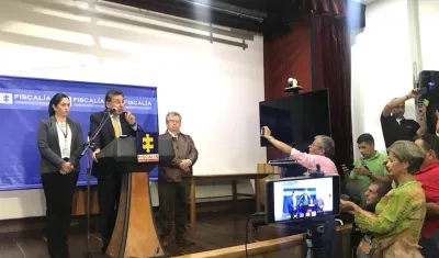 El Fiscal General Néstor Humberto Martínez, explicando los alcances de la operación.