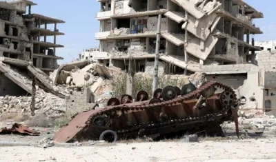 Foto de un tanque incendiado en Guta.