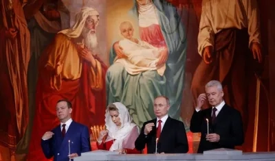 Vladimir Putin en un acto en una iglesia ortodoxa.