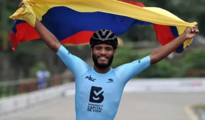 Alex Cujavante celebra su clasificación al campeonato mundial. 