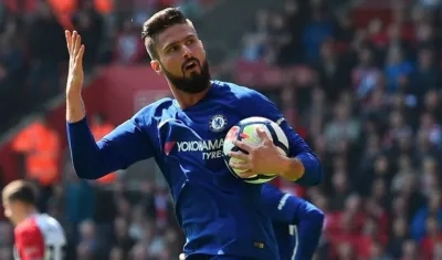 Oliver Giroud celebra su tanto con el Chelsea. 