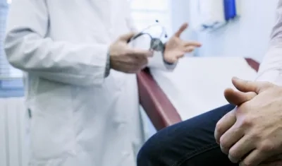 El urólogo le dijo al hombre, que había tenido 9 hijos con su esposa, que era estéril.