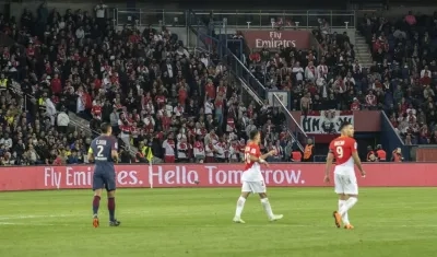Los hinchas de Mónaco que asistieron al partido de este domingo.
