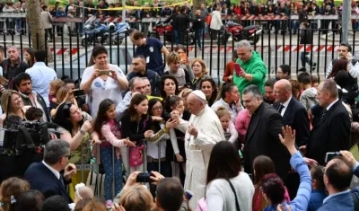 El Papa Francisco visitó una parroquia en el barrio de Corviale.
