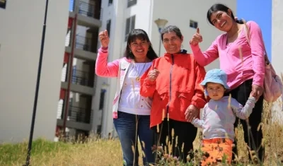 El déficit habitacional se redujo un 50%. Se construyeron más de millón y medio de viviendas, de las cuales 135 mil fueron casas gratis en los centros urbanos y 165 mil en las áreas rurales para los más pobres.