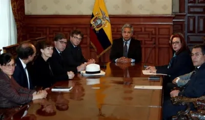 El presidente Lenín Moreno reunido con los embajadores.