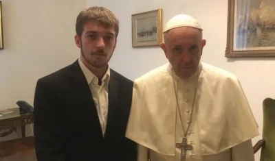 El Papa Francisco se reunió con el papá de Alfie Evans, el bebé británico conectado a una máquina.