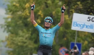 Luis León Sánchez se impone en la meta. 