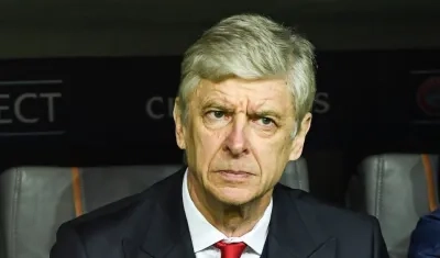 Arsene Wenger. técnico francés. 
