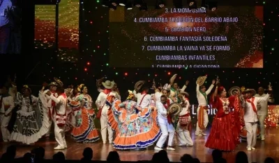 Presentaciones folclóricas brillaron en la Noche de los mejores.