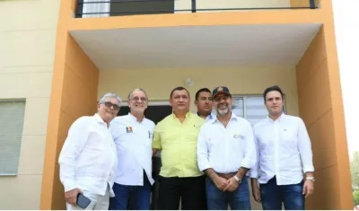 El ministro de Vivienda, Camilo Sánchez; el gobernador Eduardo Verano, en el lanzamiento del proyecto Santa Sofía.