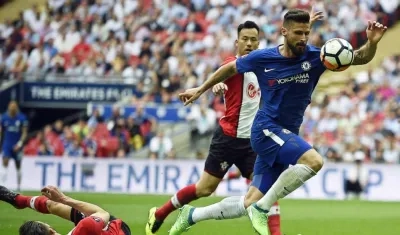 Oliver Giroud en la acción de gol del primer tanto. 