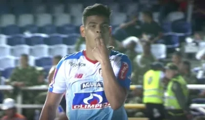 Jorge Arias celebrando el gol del empate.