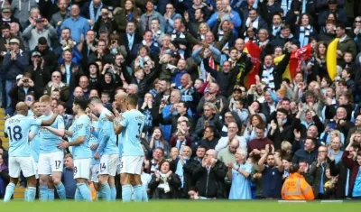 Jugadores del City celebran uno de los tantos. 