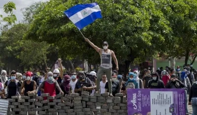 Las protestas en Nicaragua se mantienen pese a que el presidente Ortega anunció este mismo sábado su disposición al diálogo.