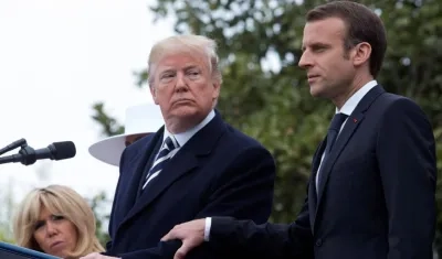  El presidente estadounidense, Donald Trump (c), y el presidente francés, Emmanuel Macron (d),