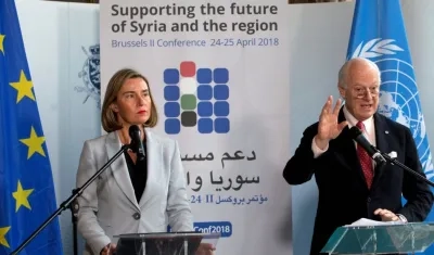 La Alta representante de la UE, Federica Mogherini (i), y el enviado especial de la ONU para Siria, Staffan de Mistura, 