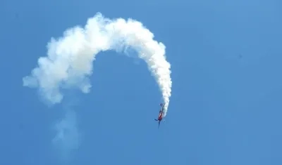 El piloto participaba en los ensayos para una feria de aviación que se inicia mañana, viernes.