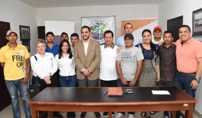 Algunos de los beneficiarios con el programa.