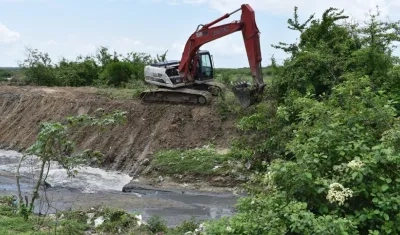 El fuerte caudal afecta a por lo menos nueve barrios en época invernal.