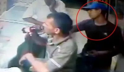 El delincuente desenfundó un arma e intimidó al propietario de la tienda y a dos clientes