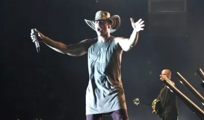 Ricky Martin, luciendo el sombrero vueltiao.