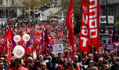 Miles de personas participan en la manifestación celebrada en Madrid con motivo del Primero de Mayo. 