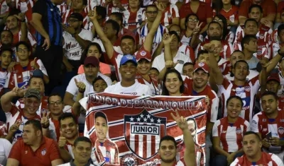 Hinchas de Junior en las tribunas del Metropolitano. 