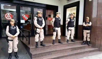Diligencia de allanamiento en la sede de Independiente de Avellaneda.
