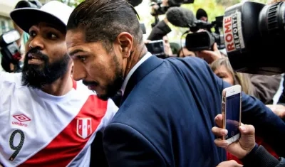 Paolo Guerrero a su llegada a los tribunales. 