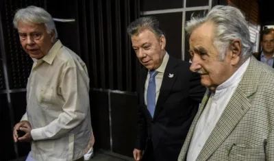 Los expresidentes González y Mujica se reunirán con Santos en Cartagena.