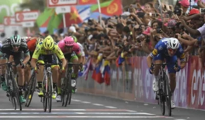 Elia Viviani ganó con este sprint la segunda etapa. 