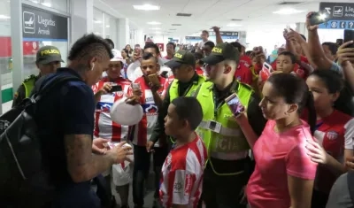 Jonatan Álvez fue uno de los más asediados por la afición. 