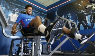 Neymar durante su proceso de recuperación. 