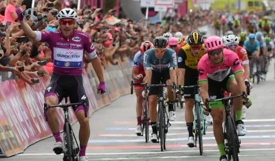 Elia Viviani ganó su segunda etapa del Giro. 