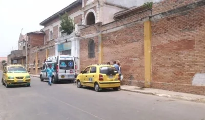 El hombre llegó sin signos vitales al Hospital General de Barranquilla.