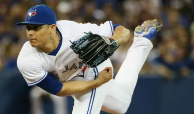 Robert Osuna, lanzador de los Azulejos de Toronto. 