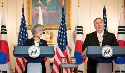 La canciller surcoreana, Kang Kyung-wh y el secretario de Estado de EE.UU., Mike Pompeo.