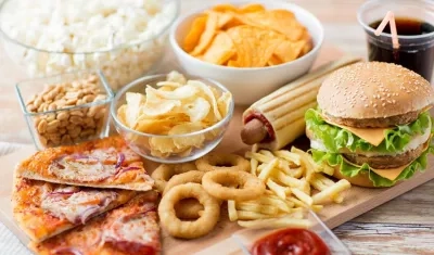  Las grasas trans son un tipo de grasa que se forma cuando el aceite líquido se transforma en una grasa sólida.