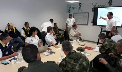 El gobernador de Antioquia, Luis Pérez, en una reunón de seguimiento a emergencia en Hidroituango.