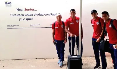 Jugadores del Junior iniciando su viaje a Brasil.