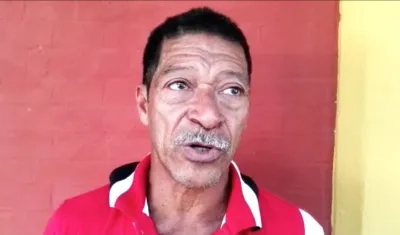 Vicente Santiago Caballero, esposo de la paciente.