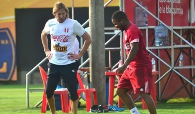 Ricardo Gareca y Jefferson Farfán. 